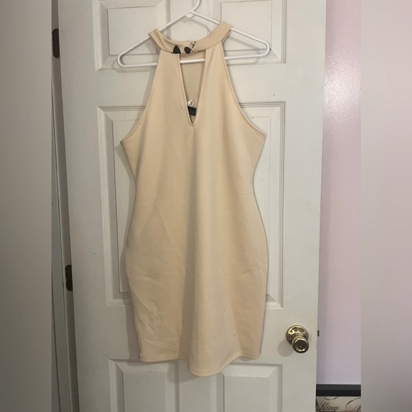 Kimcine Curve Ivory Floral Embroidered Overlay Scuba Dress - Picture 6 of 7